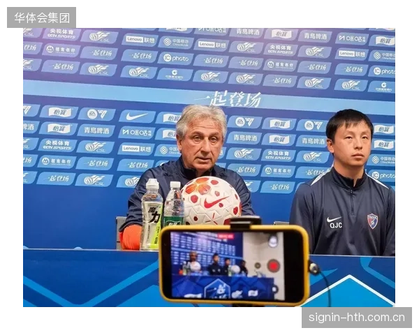 乔迪指导下的云南玉昆队坚持传控打法,以中超二年级生身份成为半程黑马。 乔迪指导下的云南玉昆队坚持传控打法,以中超二年级生身份成为半程黑马。